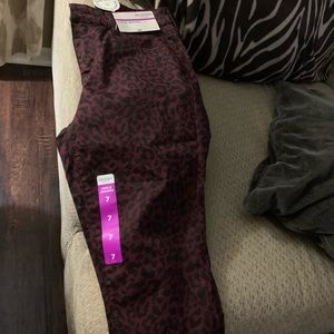 Arizona size 7. Ankle leggings.